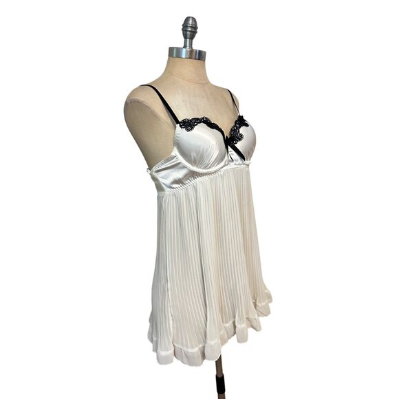 Linea Donatella White Pleated Babydoll Chemise NWT Medium - Picture 3 of 6